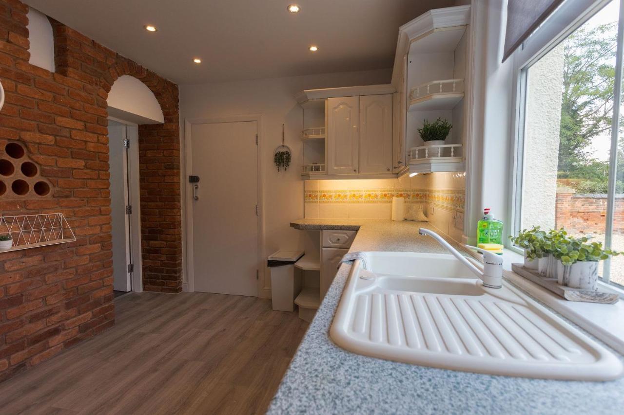 Stunning Rural Apartment - Sleeps 4 - Parking Lichfield Exterior photo